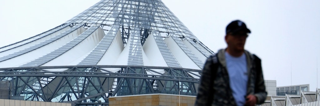 Das Sony-Center am Potsdamer Platz bekommt eine Kunst-Bar.