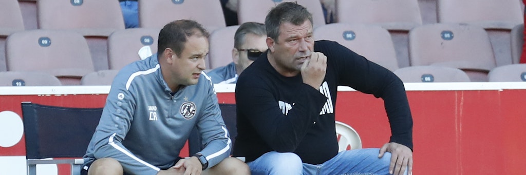 BFC-Coach Christian Benbennek und sein Co-Trainer Christof Reimann grübeln darüber, wie sie Dynamo wieder in die Spur kriegen.