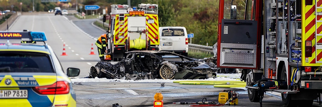 Der ausgebrannte Sportwagen auf der A66<br>
