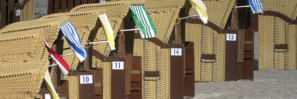 Viele Strandkörbe an der See bleiben in den Ferien ungenutzt.
