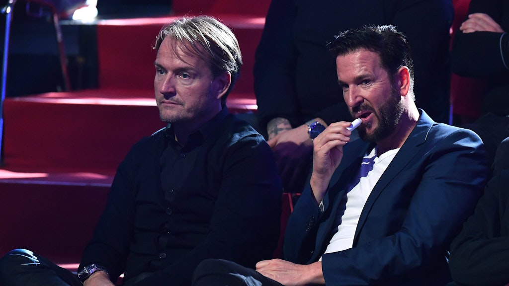 Michael Wendler zusammen mit Manager Markus Krampe im Publikum bei „Let's Dance“.