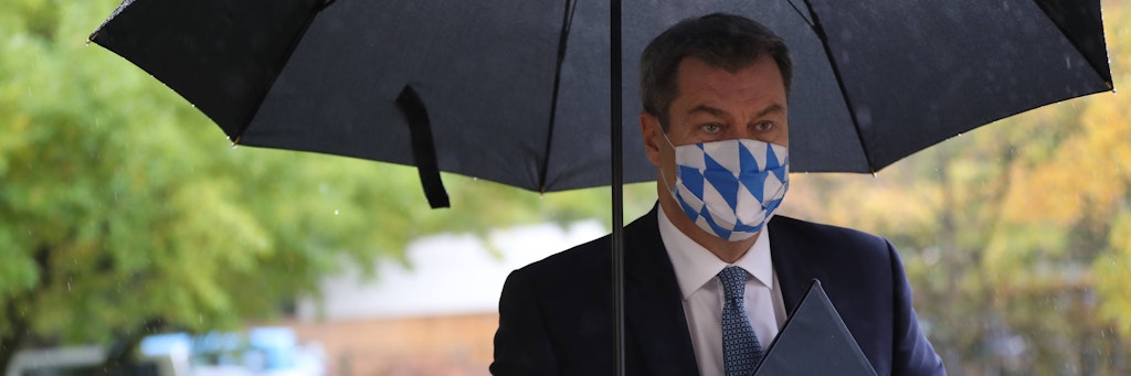 Markus Söder auf dem Weg zur Pressekonferenz am Dienstag in München