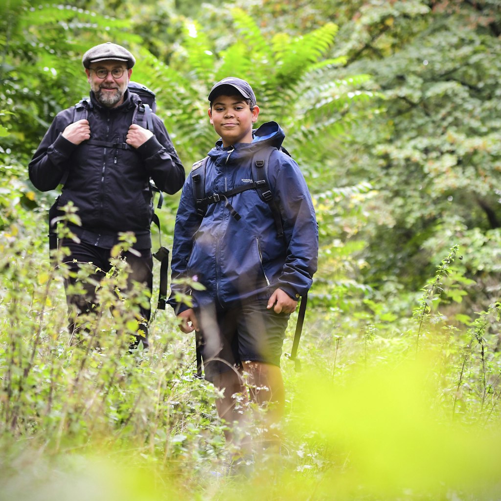 Vater und Sohn beim Wandern, diesmal in Berlin. 