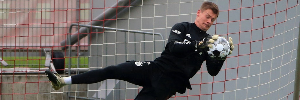 Nübel bei einer Trainingsparade. Jetzt darf der Torwart sein erstes Pflichtspiel bei den Bayern im Pokal machen.