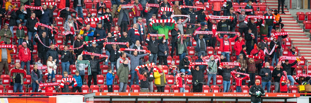 Sangen beim Testspiel gegen Hannover lautstark vor sich hin: Fans des 1.FC Union.