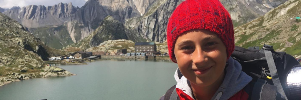 Romeo Cox legte für seine Großmutter über 2700 Kilometer zurück – und sammelte gleichzeitig Geld für Flüchtlinge.