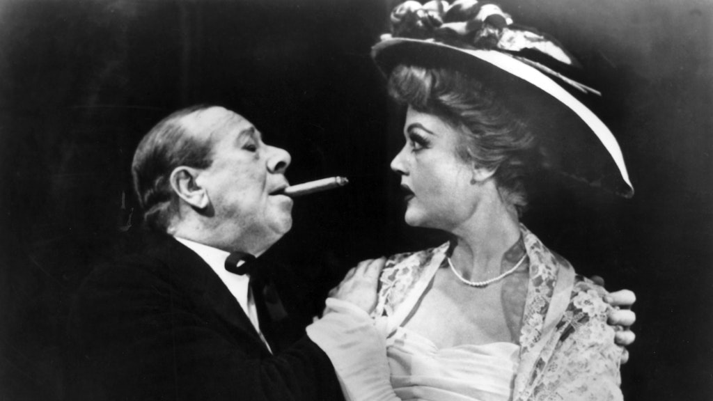 Lansbury 1957 in New York bei ihrem Broadway-Debüt mit Bert Lahr in dem Stück „Hotel Paradiso“.