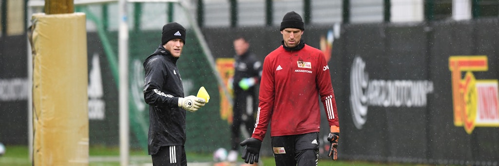 Auch für die beiden Torhüter Loris Karius und Andreas Luthe ist die Zeit des Wartens heute beendet. Auf Schalke wird die neue Nummer eins gekürt. 