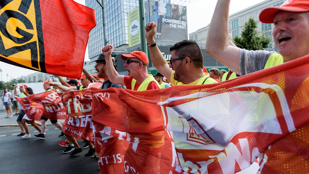 Stahlarbeiter aus Hennigsdorf und Trier demonstrierten 2019 in Berlin für einen Tarifvertrag.