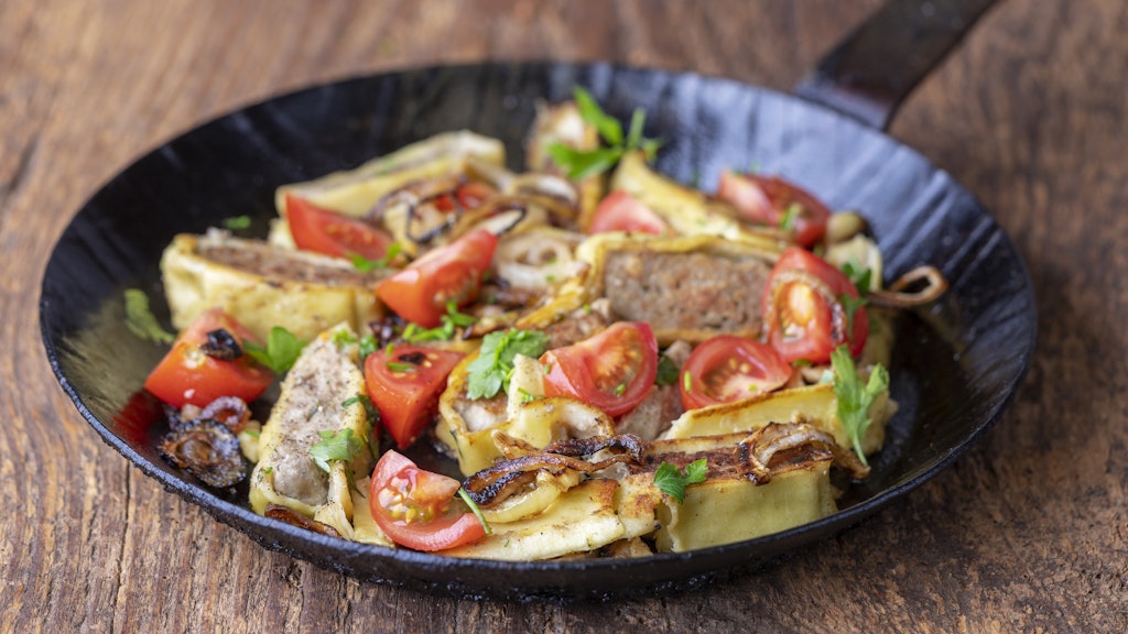 Herrgottsbescheißerle - Maultaschen - heißen so, weil Mönche während der Fastenzeit der Legende nach Fleisch in Teigtaschen versteckten, es damit den Blicken Gottes entziehen wollten.