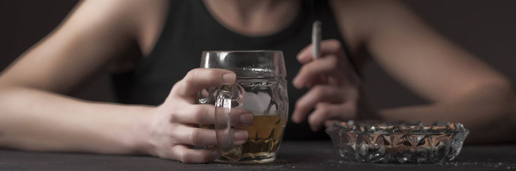 Eine alkoholkranke Mutter ist mit ihrem Baby völlig überfordert. Was tun, in so einer Situation?