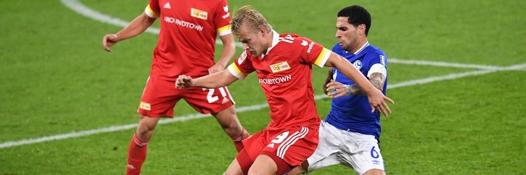 Bullig: Joel Pohjanpalo setzt sich auf Schalke gegen seinen Gegenspieler durch.