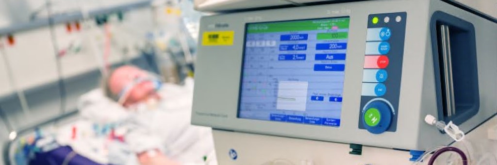 Corona tötet nicht mehr Menschen als Grippe oder Hitzewelle – davon ist der Leiter des Gesundheitsamtes im hessischen Frankfurt überzeugt. 