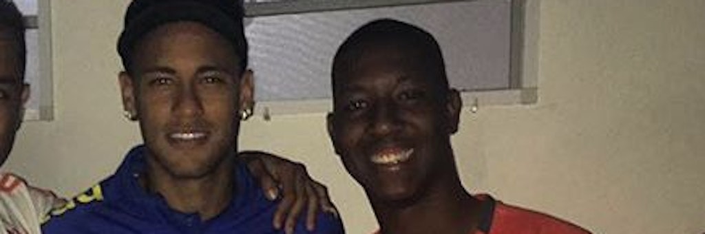 Dicker Kumpel von Neymar und Vinicius Junior: Der Fußballspieler Marx Lenin (r.).