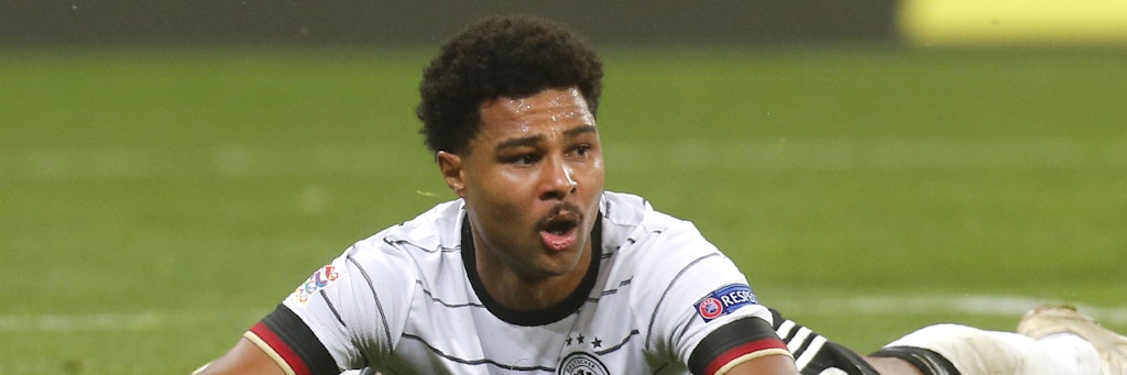 Serge Gnabry ist wegen der Coronainfektion zur Zwangspause verdonnert.