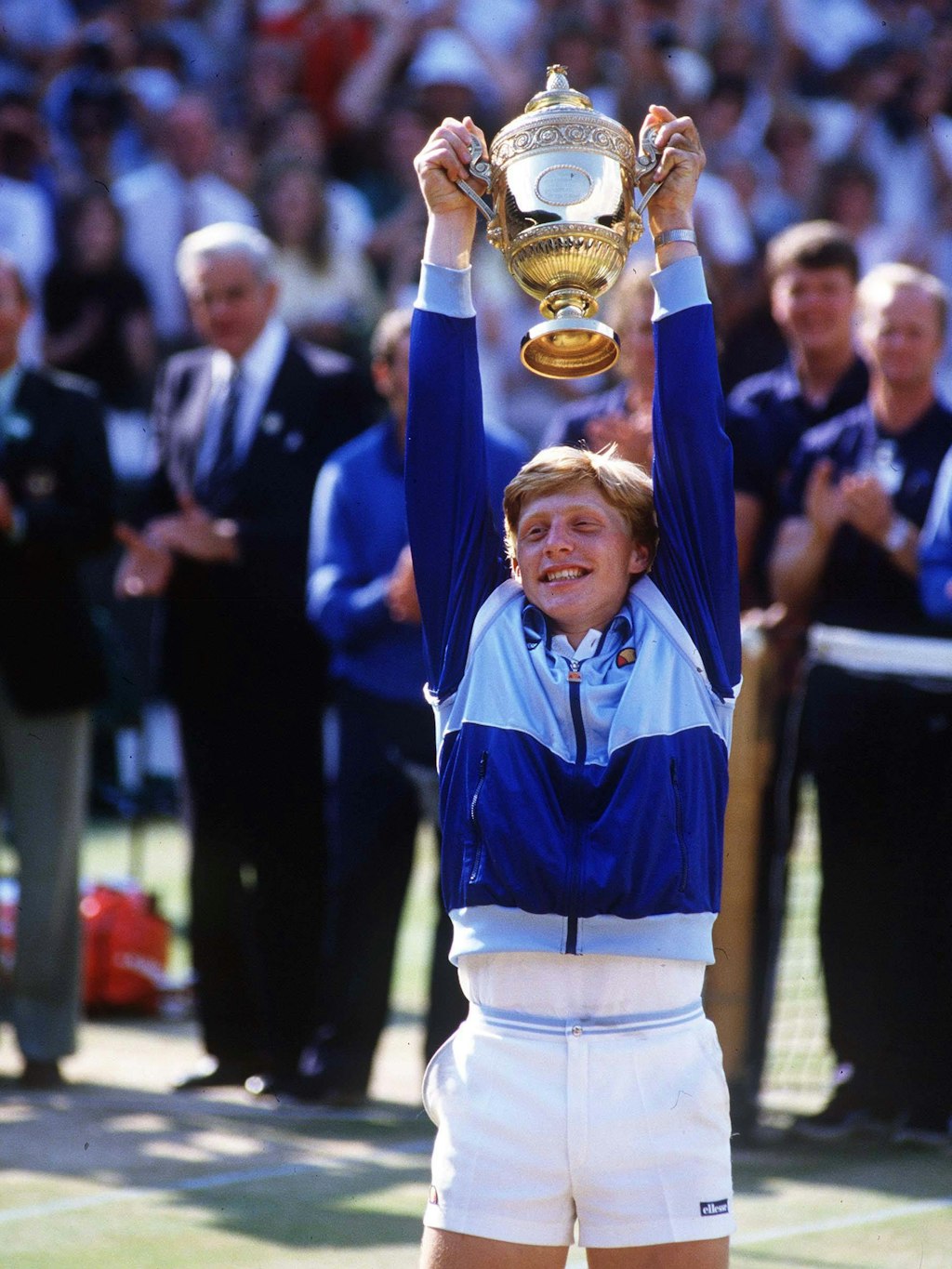 Stolz: Boris Becker bei seinem Wimbledonsieg-Sieg mit 17 Jahren. 