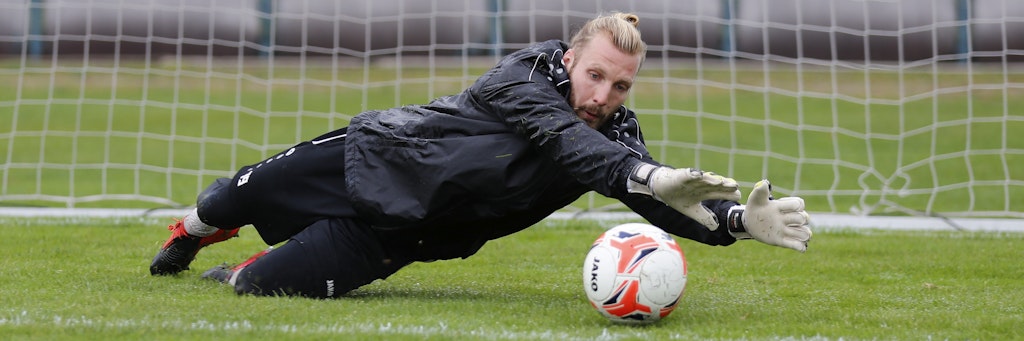 Will zum Karnevals-Start Altglienicke den Spaß verderben: BFC-Torwart Kevin Sommer.