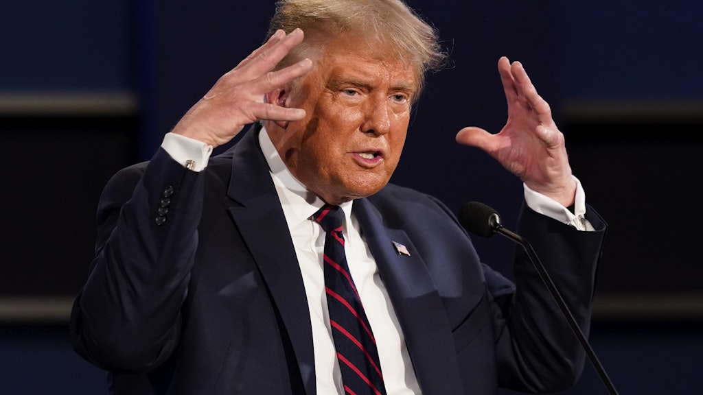 Der orangene Mann, wutentbrannt: Donald Trump bei der ersten TV-Debatte mit Joe Biden. Danach überstand er seine Covid-19-Erkrankung, macht sich weiter über Corona lustig und gilt seinen Fans als unverwundbar.