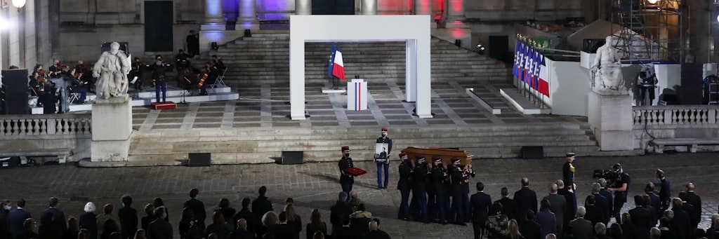 Bei einer Gedenk-Zeremonie an der Pariser Sorbonne wurde des ermordeten Lehrers Samuel Paty gedacht.