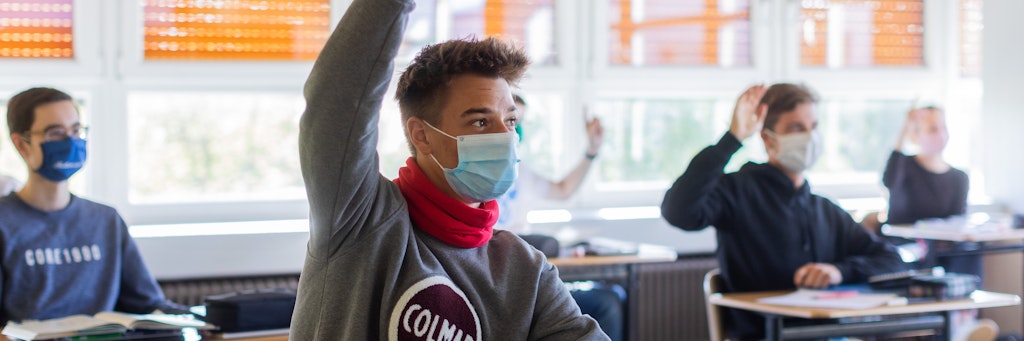Maske auf im Unterricht? Bisher gilt die Regel in Berlin nur für die Klassen 11 bis 13.