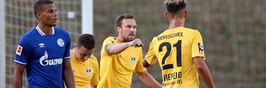 In der Vorbereitung auf die neue Saison traf Kevin Großkreutz (Mitte) für den KFC Uerdingen 05 im Test gegen den FC Schalke noch selber.