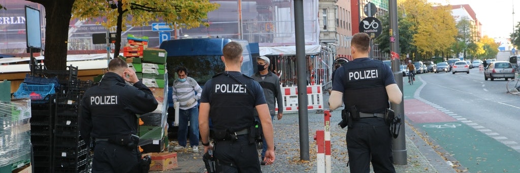 Die Polizei kontrollierte am Sonnabend auch auf der Neuköllner Karl-Marx-Straße. <br>