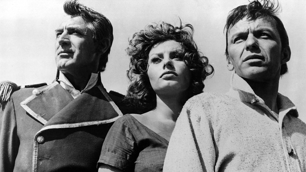 Cary Grant, Sophia Loren und Frank Sinatra in einer Szene aus „Stolz und Leidenschaft“, 1957. 