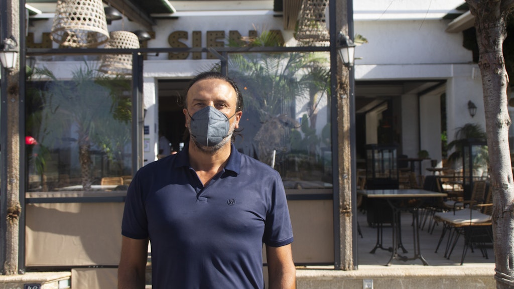 Juan Ferrer, Inhaber von sechs Restaurants, steht vor dem Restaurant Chalet Siena. Von Herbstferien ist auf Mallorca kaum etwas zu sehen. Die meisten Hotels sind zu, der Strand ist leer. 