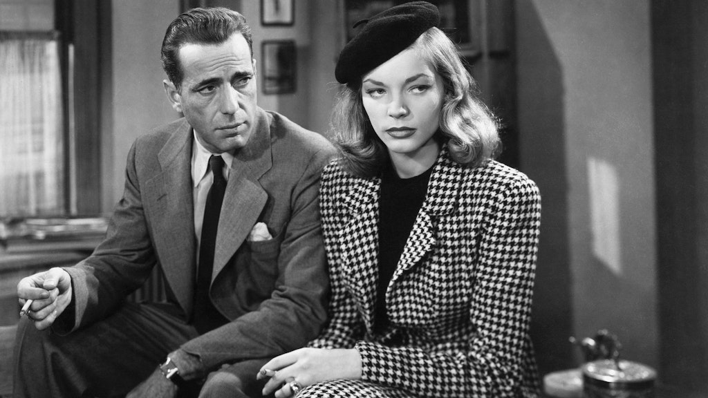 Humphrey Bogart und Lauren Bacall in einer Szene von „Tote schlafen fest,“ 1946.
