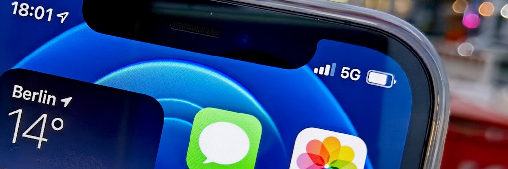 Neues Design für das iPhone 12: Das Gehäuse ist deutlich kantiger, die Seiten sind ganz flach. 