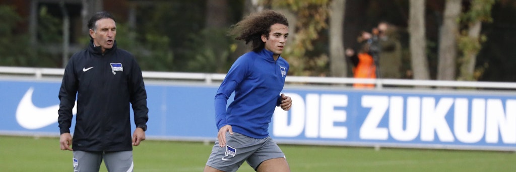 Matteo Guendouzi, es weht eine neue Frisur auf Herthas Trainingsplatz.