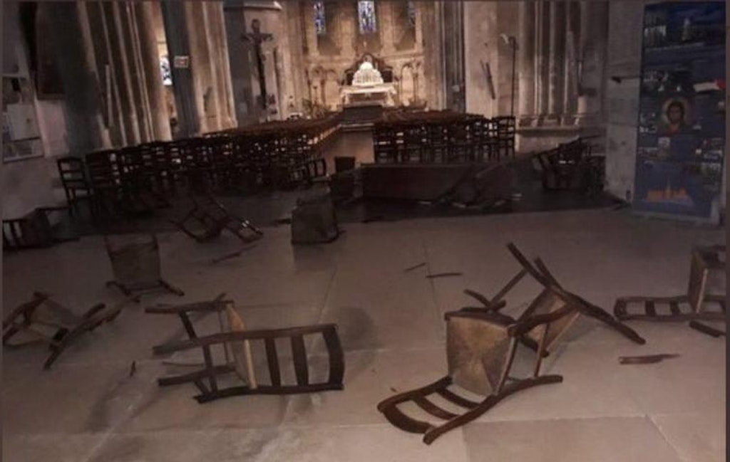 Blick in die Basilika Notre-Dame direkt nach der Tat. 