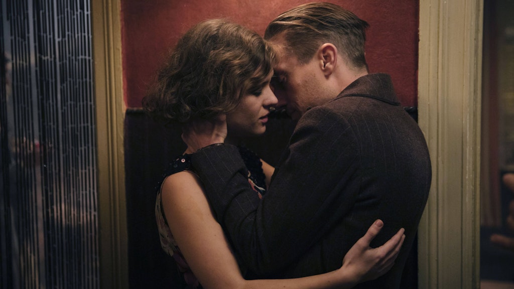 Volker Bruch und Liv Lisa Fries in einer Szene aus der dritten „Babylon Berlin“-Staffel.