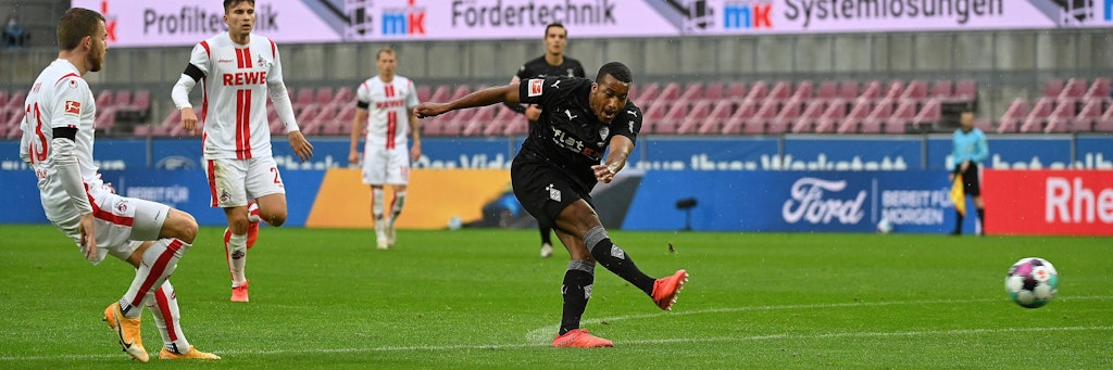 Kölns Spieler lassen Gladbachs Plea völlig frei zum Schuss kommen. Der trifft zum 1:0 in der 14. Minute.