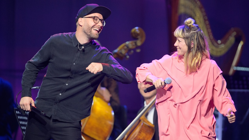 In der Metropolis-Halle rocken Mark Forster und Mia-Sängerin Mieze Katz.