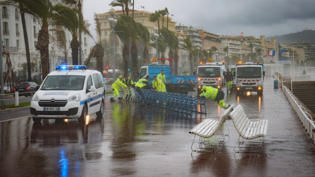 Rettungskräfte an der Promenade in Nizza.