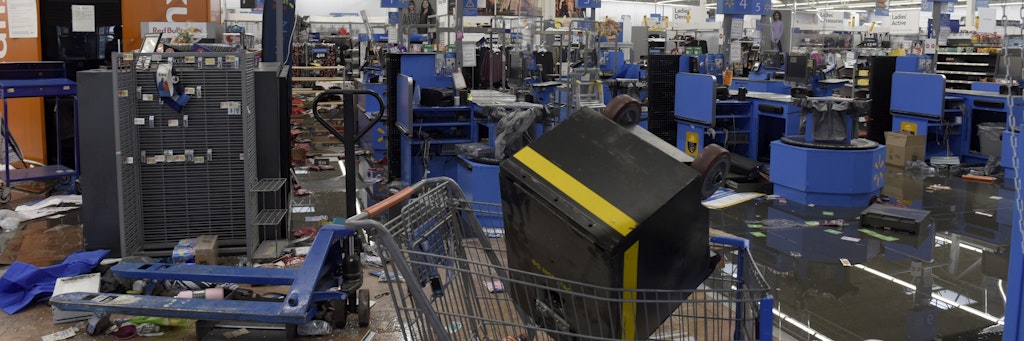 Nach Protesten gegen Polizeigewalt ist eine Walmart-Filiale in Philadelphia verwüstet. 