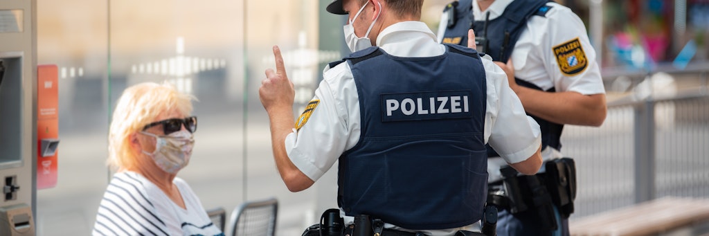 Im öffentlichen Bereich ja, in Wohnungen nein: so sollen Corona-Kontrollen laufen.