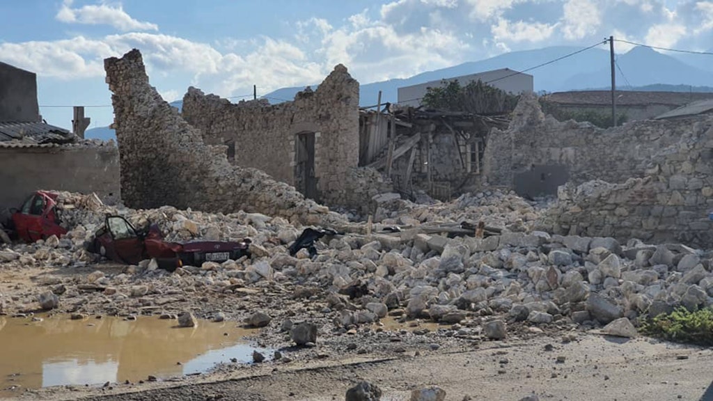 Schäden im Ort Karlovasi auf Samos. 