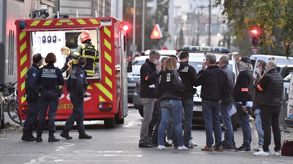 Polizei und Rettungskräfte sind in Alarmbereitschaft. 