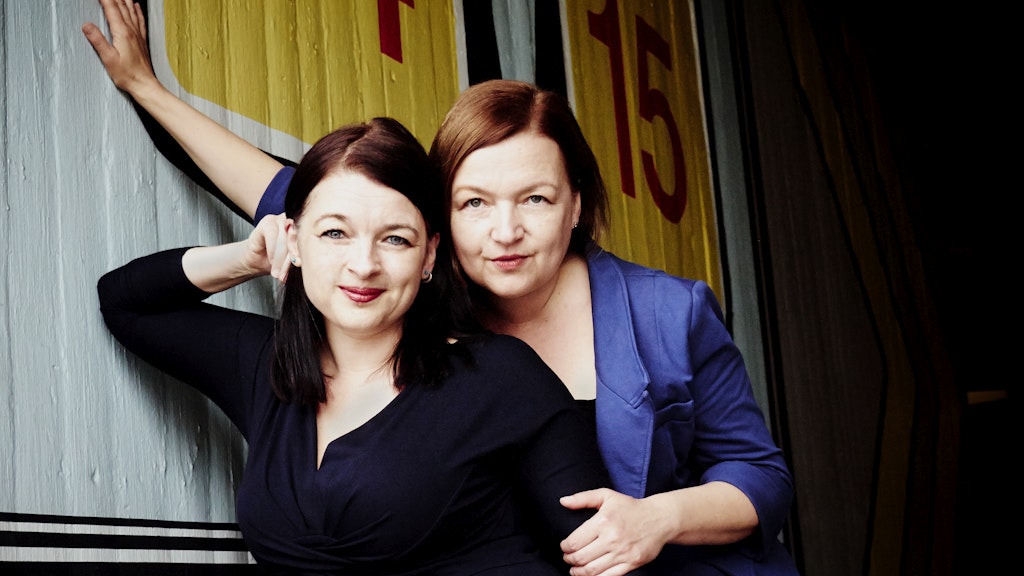 Die Autorinnen Julia und Evelyn Csabai. 