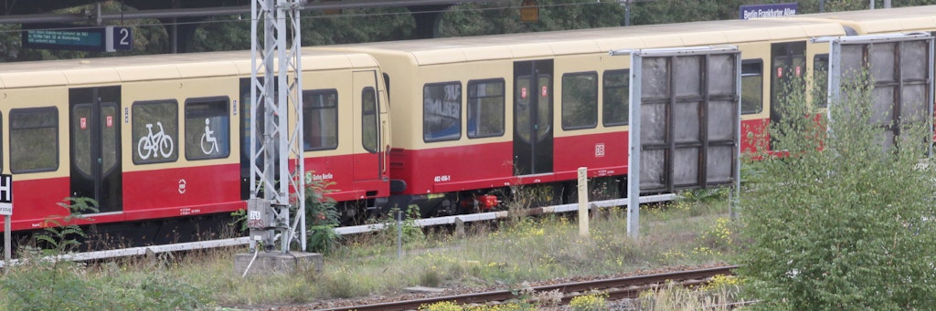 Nach dem Kabelbrand im Bereich S-Bahnhof Frankfurter Allee müssen sich Fahrgäste der Berliner S-Bahn auch am Dienstag auf Einschränkungen einstellen.