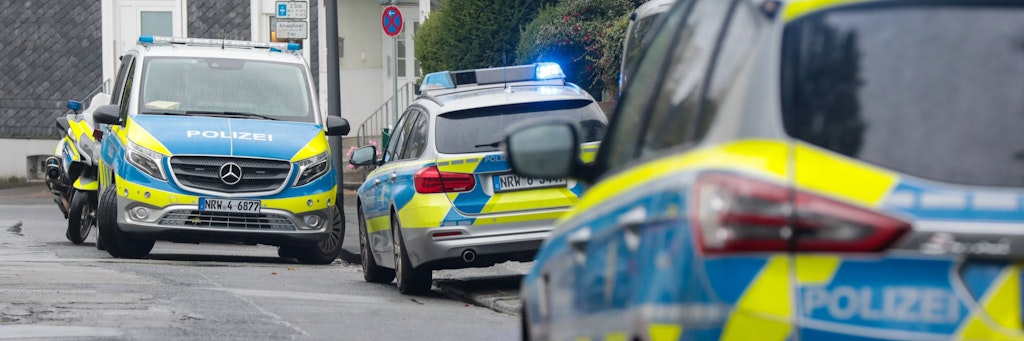 Ein Jugendlicher wollte offenbar eine Bombe bauen, konnte aber von der Polizei gestoppt werden. (Symbolbild)
