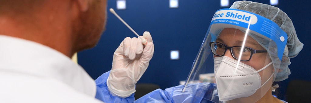 Quarantäne oder negativer Test: Wer aus einem Risikogebiet zurückkommt, für den gelte normalerweise strenge Regeln. Nicht so für Politiker.