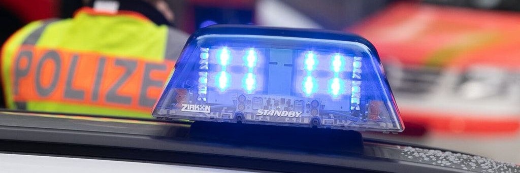 Scheinbar grundlos ging ein Mann mit dem Messer auf sein Opfer los. 