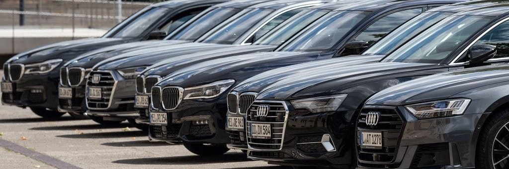 Die Dienstfahrzeuge deutscher Spitzenpolitiker stoßen noch immer zu viel Co2 aus.
