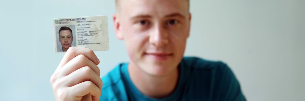 YouTuber Marvin Wildhage (24) ließ sich einen falschen Doktortitel im Personalausweis eintragen.