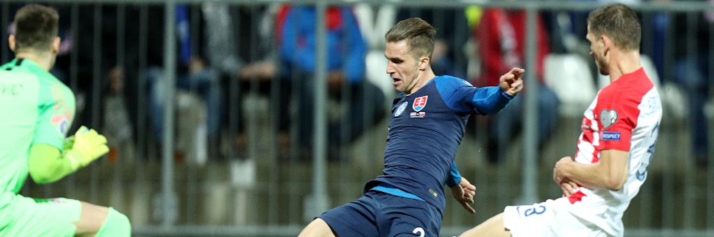 Herthas Routinier Peter Pekarik (M.) ist eine feste Größe in der slowakischen Nationalmannschaft. Heute will er das EM-Ticket lösen.