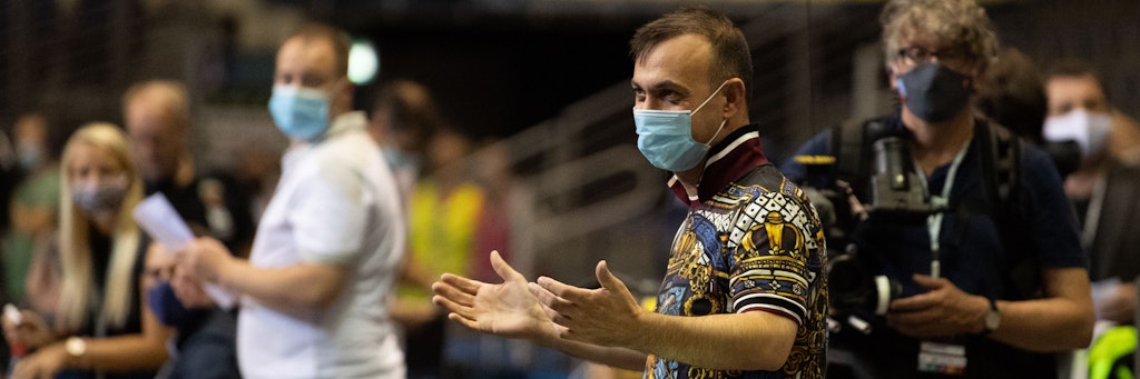 Füchse-Manager Bob Hanning nimmt das Virus-Chaos sportlich.