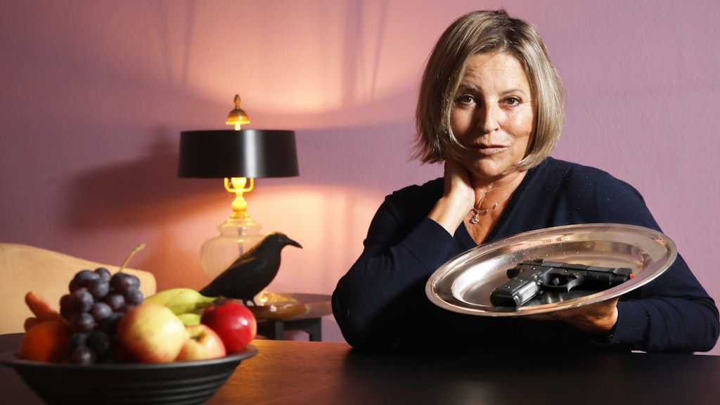 Elisabeth Herrmann mordet gern kreativ – aber manchmal wird in ihren Büchern auch geschossen.